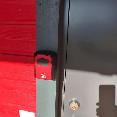 Family Vacation, 2 Bedroom House - Red House Loupollu