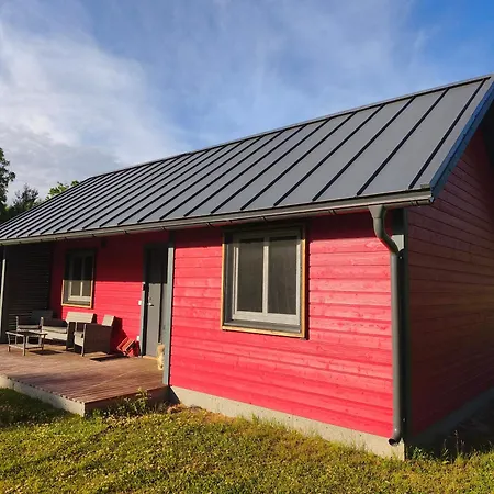 Family Vacation, 2 Bedroom House - Red House Holiday home
