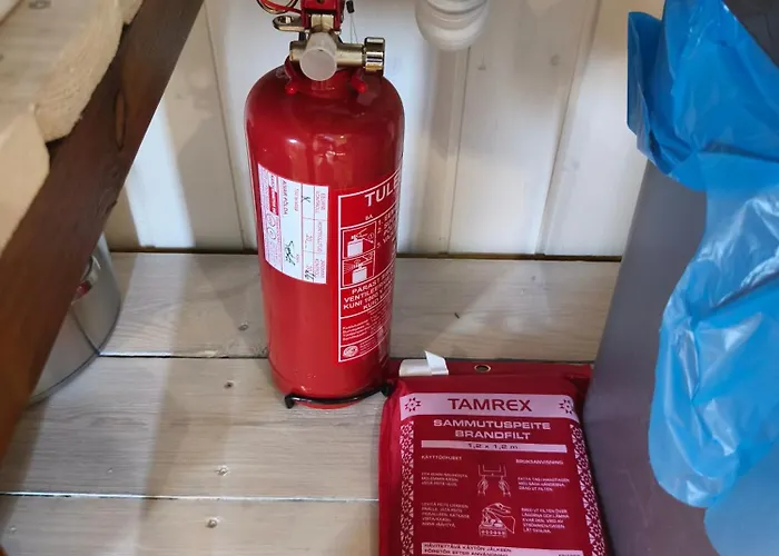 Family Vacation, 2 Bedroom House - Red House * Loupollu