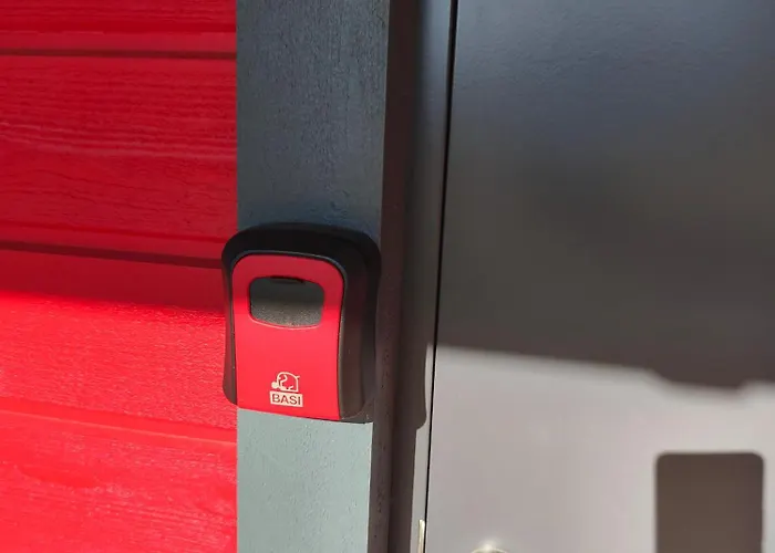 Family Vacation, 2 Bedroom House - Red House Loupollu