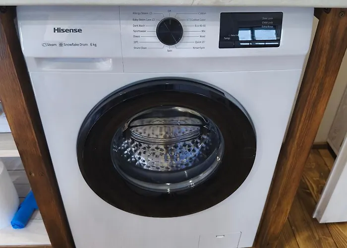 Family Vacation, 2 Bedroom House - Red House Holiday home Loupollu