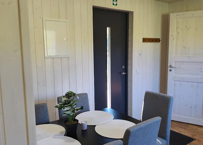 Family Vacation, 2 Bedroom House - Red House *